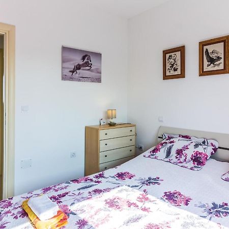 Stunning Apartment In Fazana With House Sea View Eksteriør billede