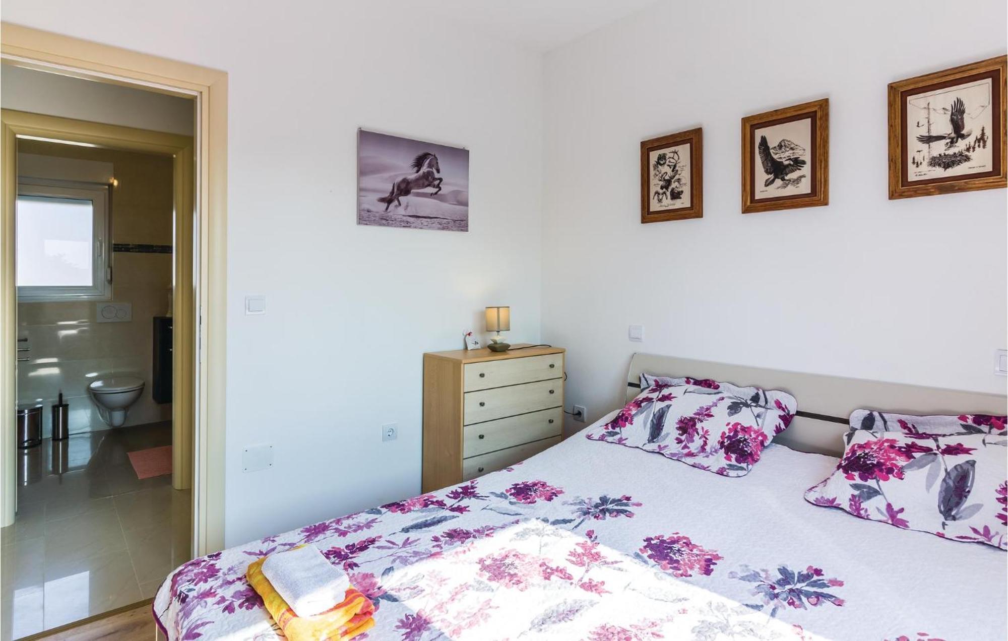 Stunning Apartment In Fazana With House Sea View Eksteriør billede