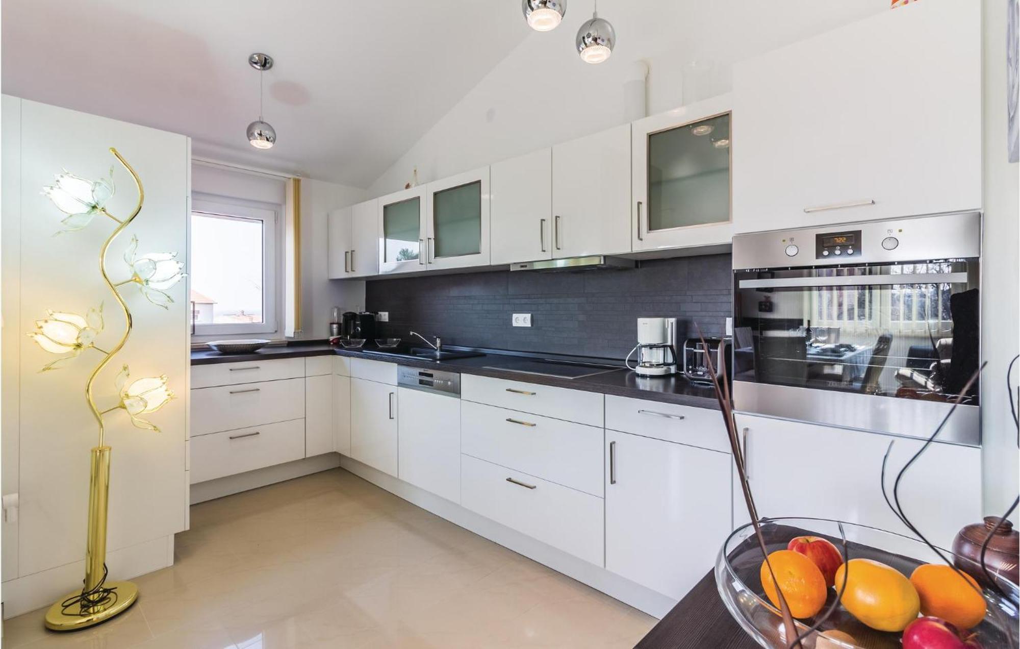 Stunning Apartment In Fazana With House Sea View Eksteriør billede