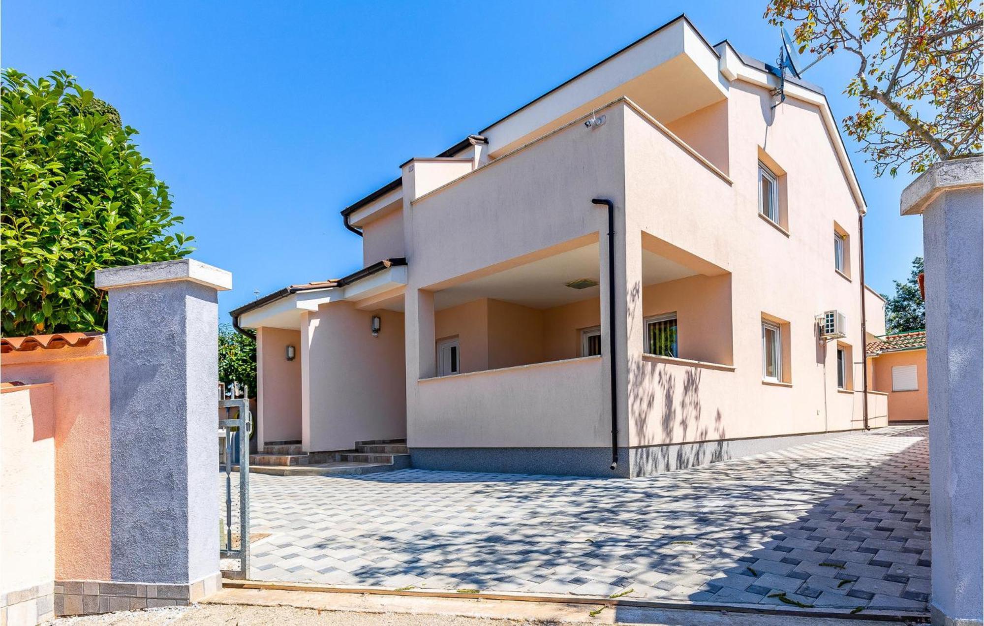 Stunning Apartment In Fazana With House Sea View Eksteriør billede