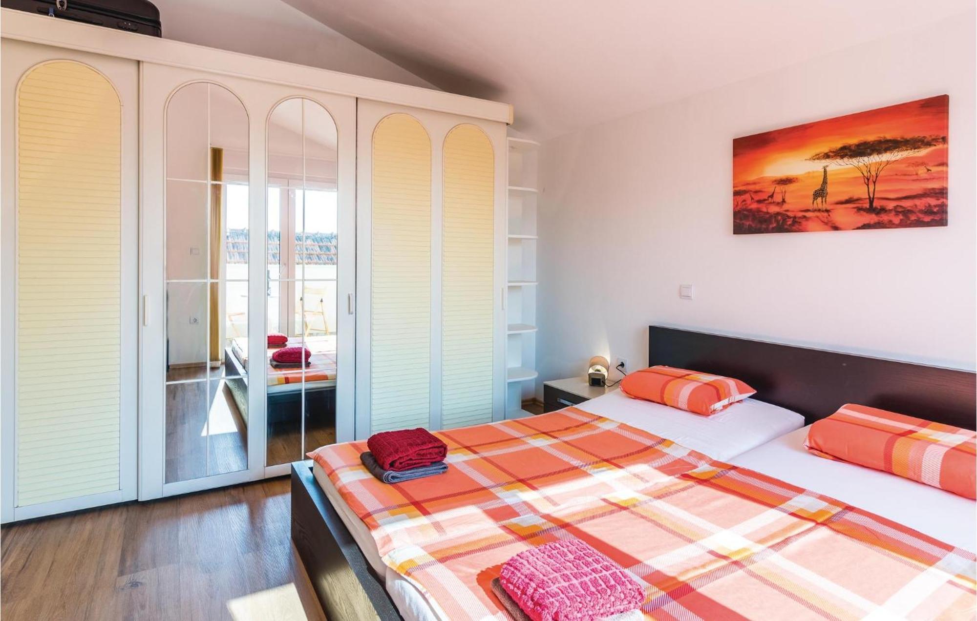 Stunning Apartment In Fazana With House Sea View Eksteriør billede
