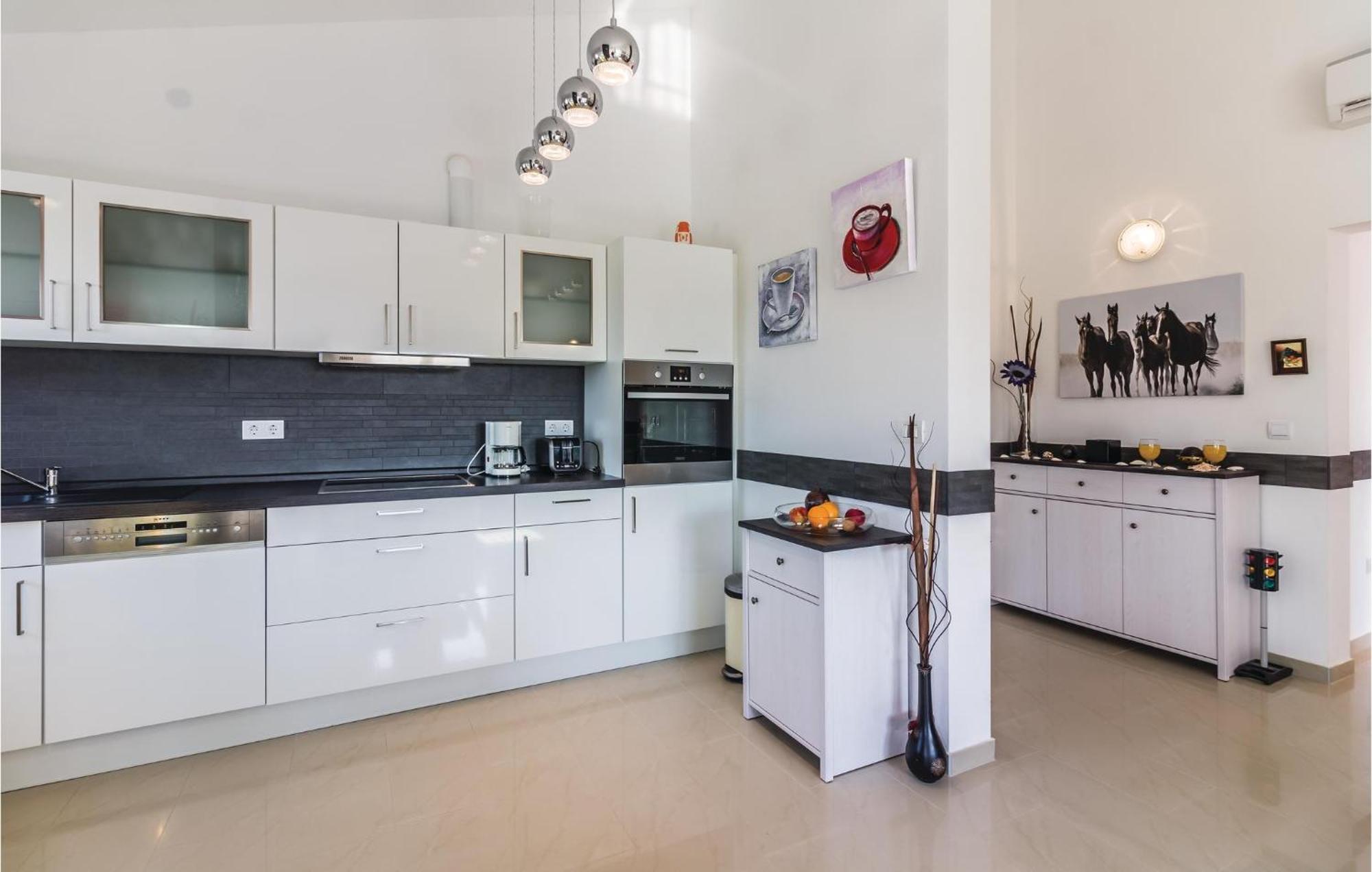 Stunning Apartment In Fazana With House Sea View Eksteriør billede